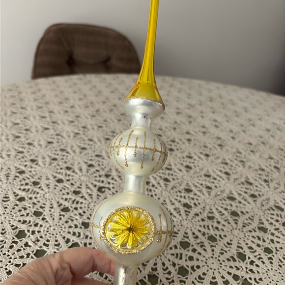 Glass tree topper vintage hand blown.  Golds and pearl white colors. 11” - Picture 4 of 11
